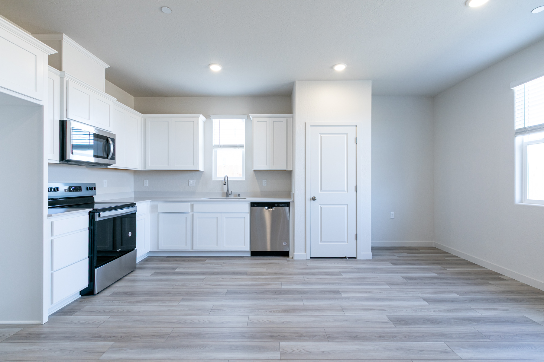 A kitchen with white cabinets.