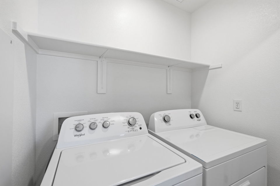 A white washer and dryer.