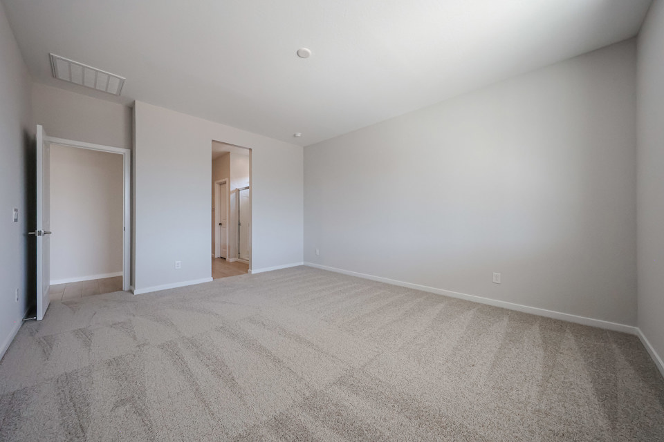 A room with a carpet and a carpet.