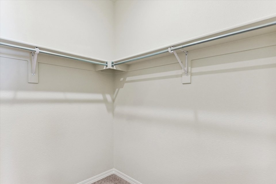 A white ceiling with a metal bar.