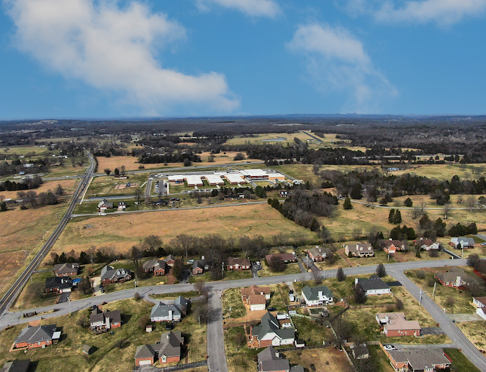 A landscape with houses and trees.