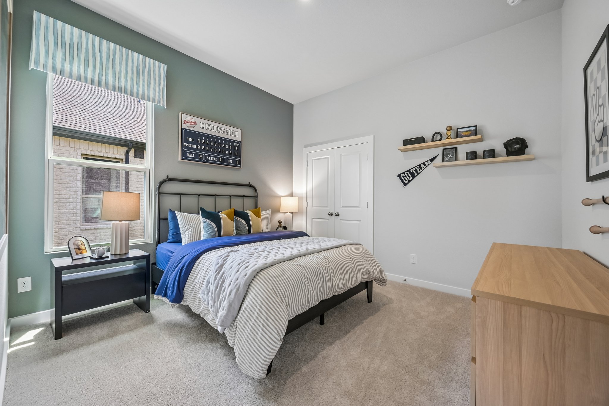 A bedroom with a bed and a desk.