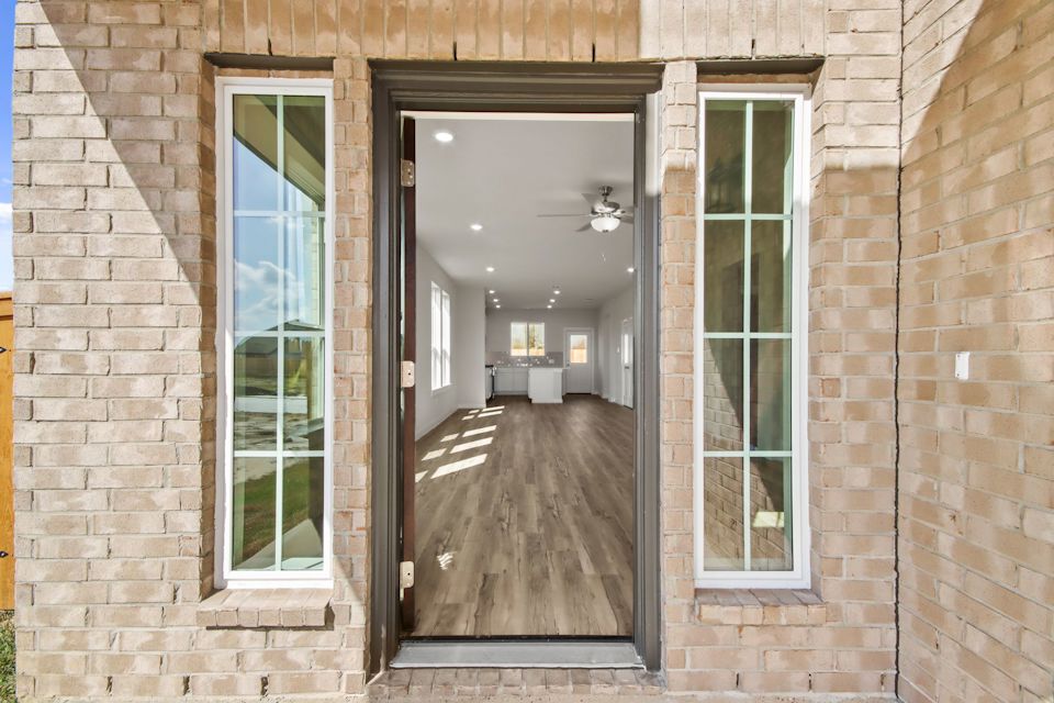 A brick building with windows.