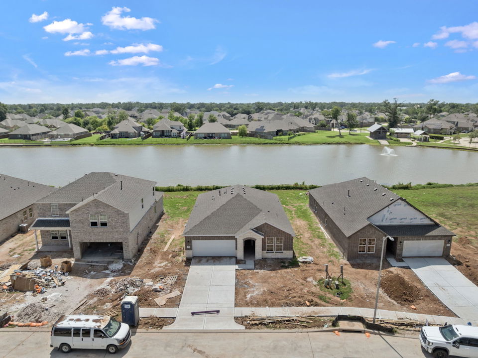 A group of houses next to a body of water.