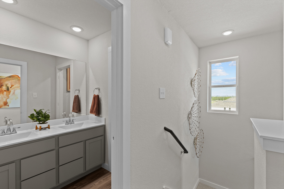 A bathroom with a sink and a mirror.