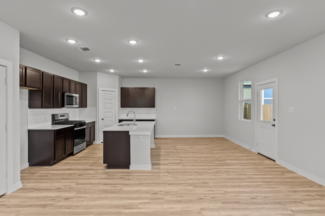 A kitchen with white cabinets.