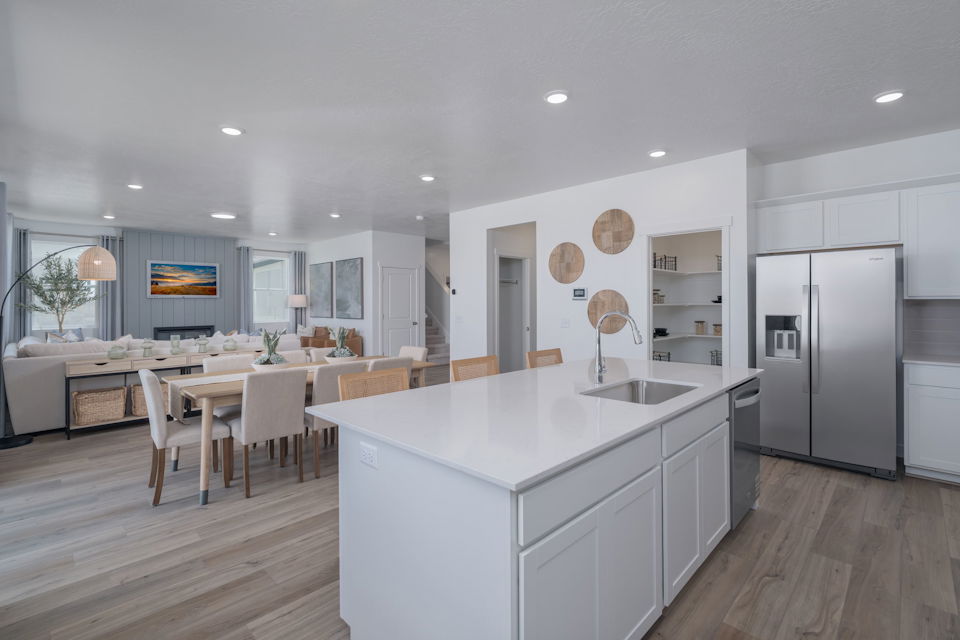 A kitchen with white cabinets.
