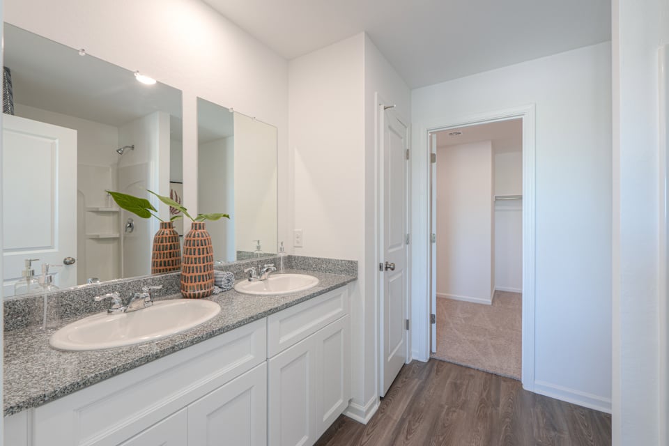 A bathroom with a sink and a mirror.